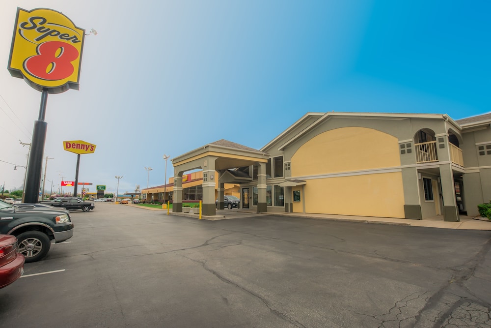 Super 8 by Wyndham Oklahoma Airport Fairgrounds West - photo 24