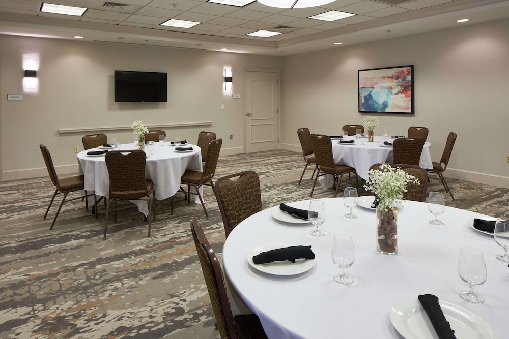 Hilton Garden Inn Evansville - photo 58