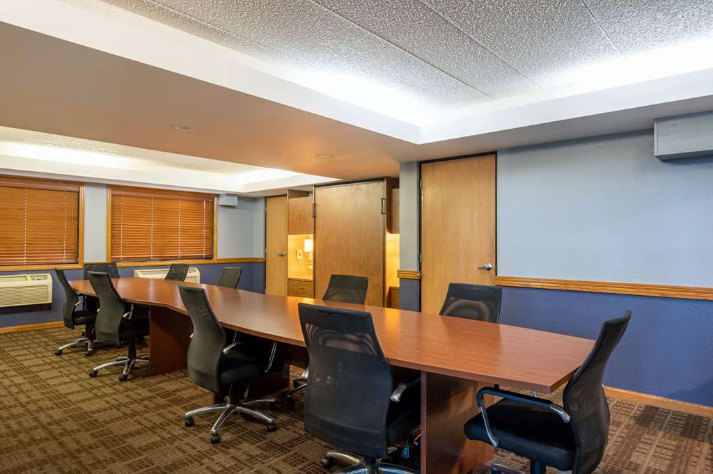 AmericInn by Wyndham Eau Claire - photo 39