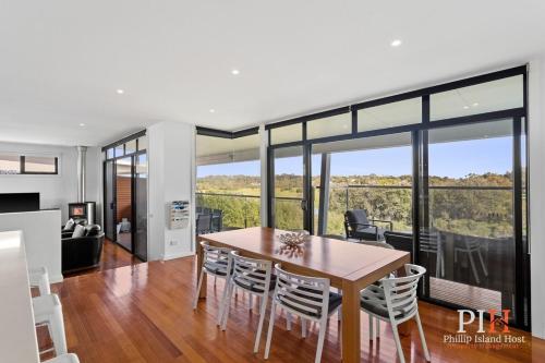 Villa Isola Golf Course Views — 4-Star Luxury Hotel in Cowes, Australia