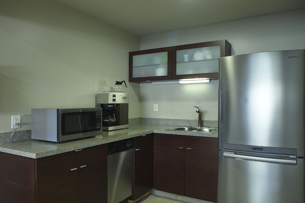 Aladdin Inn & Suites - photo 4