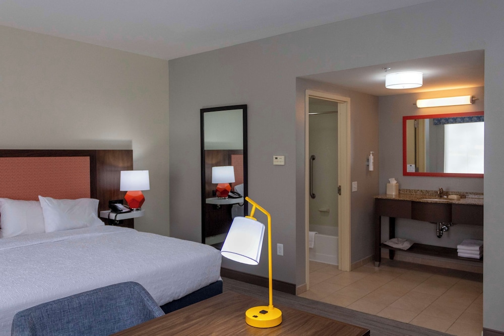 Hampton Inn & Suites Riverton - photo 16