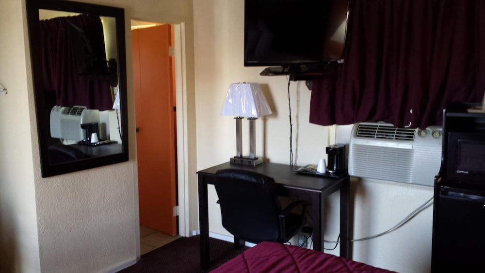 American Inn Sedalia - photo 13