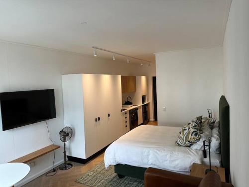 237 Nine Palms Luxury Studio