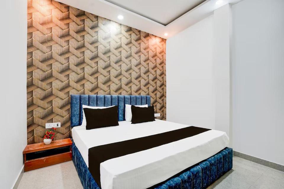 Siddhi Vinayak Inn — Varanasi