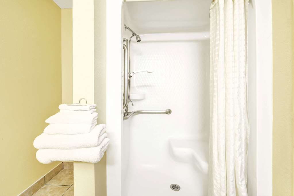 Super 8 by Wyndham McKinney Plano Area - photo 7