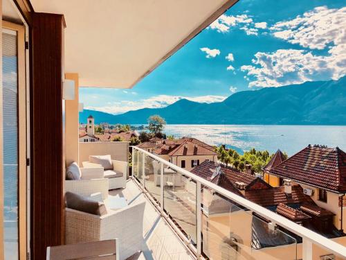 Attico Palazzo di Vetro — 4-Star Luxury Hotel in Luino, Italy