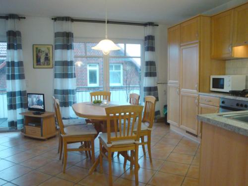Haus Tante Clara Seglerkoje Whg 6 Kukshörner Weg 8a — 4-Star Luxury Hotel in Varel, Germany