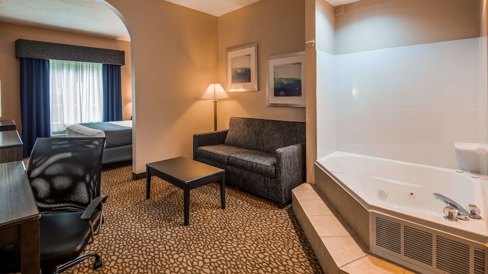 Best Western Plus Bradenton Hotel & Suites - photo 6