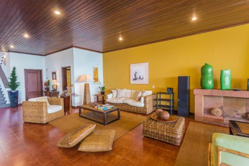 FLH Luxury Villa Mar with Private Sea Access — 4-Star Luxury Hotel in Canical, Portugal