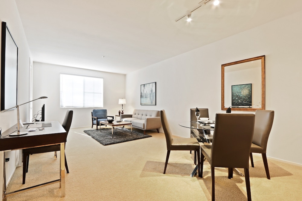 Global Luxury Suites at The Village - photo 18
