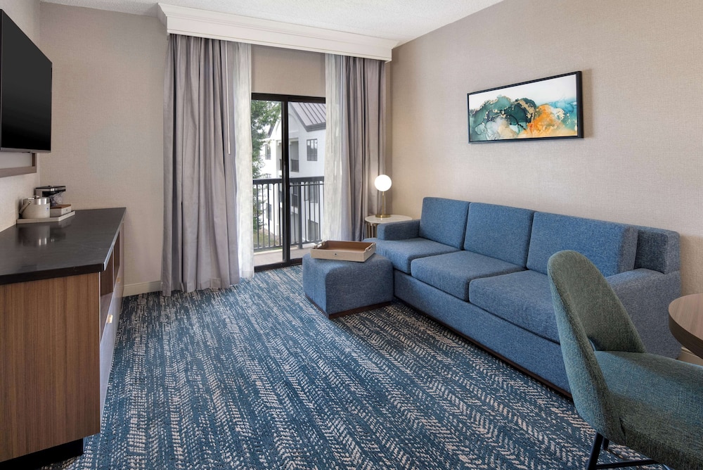 DoubleTree Suites by Hilton Hotel Mt. Laurel - photo 18