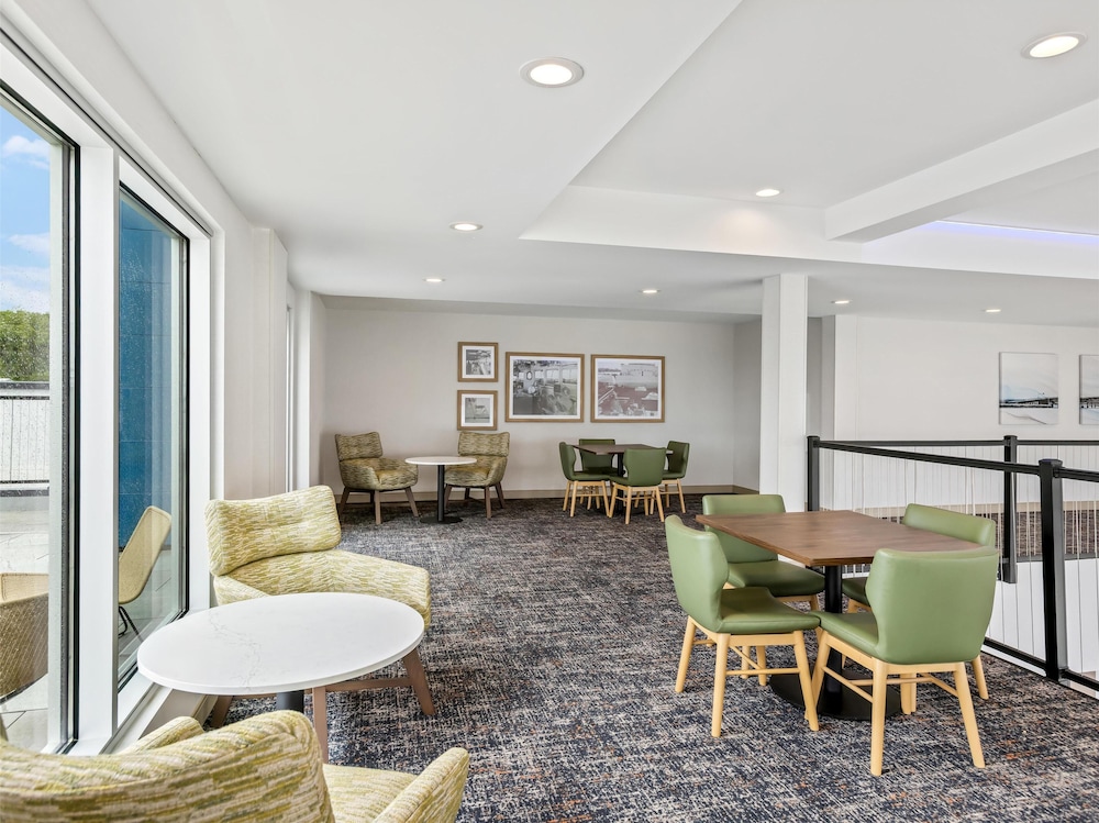 Hampton Inn by Hilton St Ignace Lakefront Mackinac - photo 3