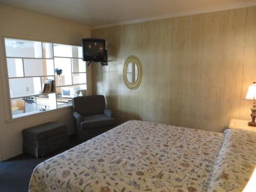 Royal Palms Motel - photo 21