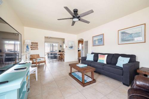 Steps to Ocean Sunset Views Beach Access & San Diego Charm — 4-Star Luxury Hotel in San Diego, United States