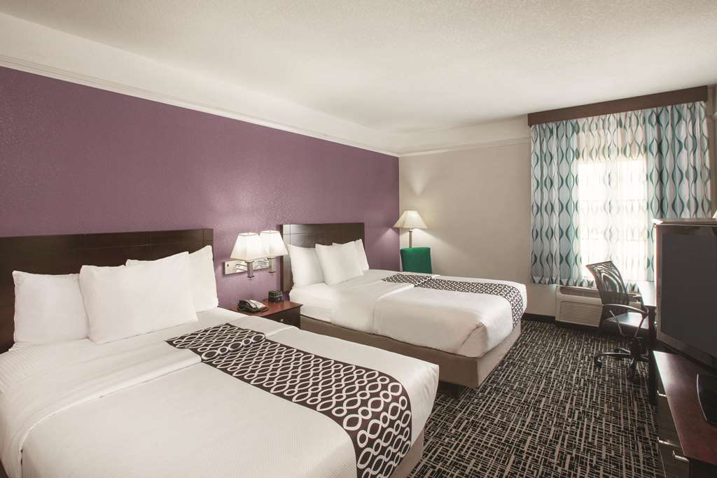 La Quinta Inn & Suites by Wyndham Mansfield TX - photo 12