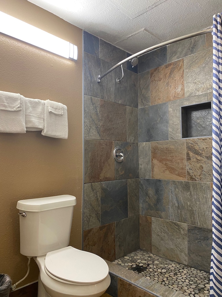 Texas Inn & Suites Raymondville - photo 45