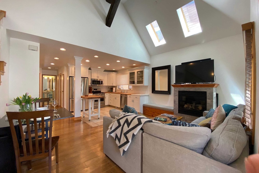 Woodside Getaway by Avantstay Character Home Close To Park City Resort w Hot Tub - photo 12