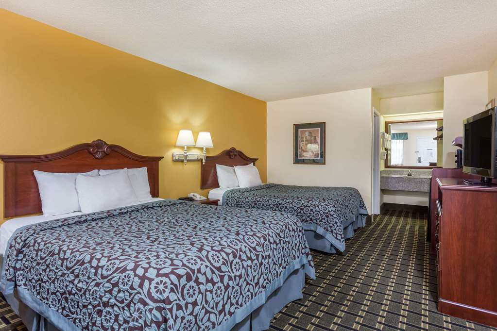 Days Inn & Suites by Wyndham Warner Robins Near Robins AFB - photo 8