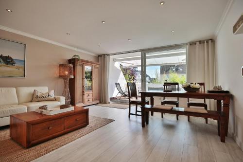 Haus Bergstraße 35 Appartement 16 — 4-Star Luxury Hotel in Timmendorfer Strand, Germany