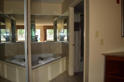 Atkinson Inn & Suites - photo 12