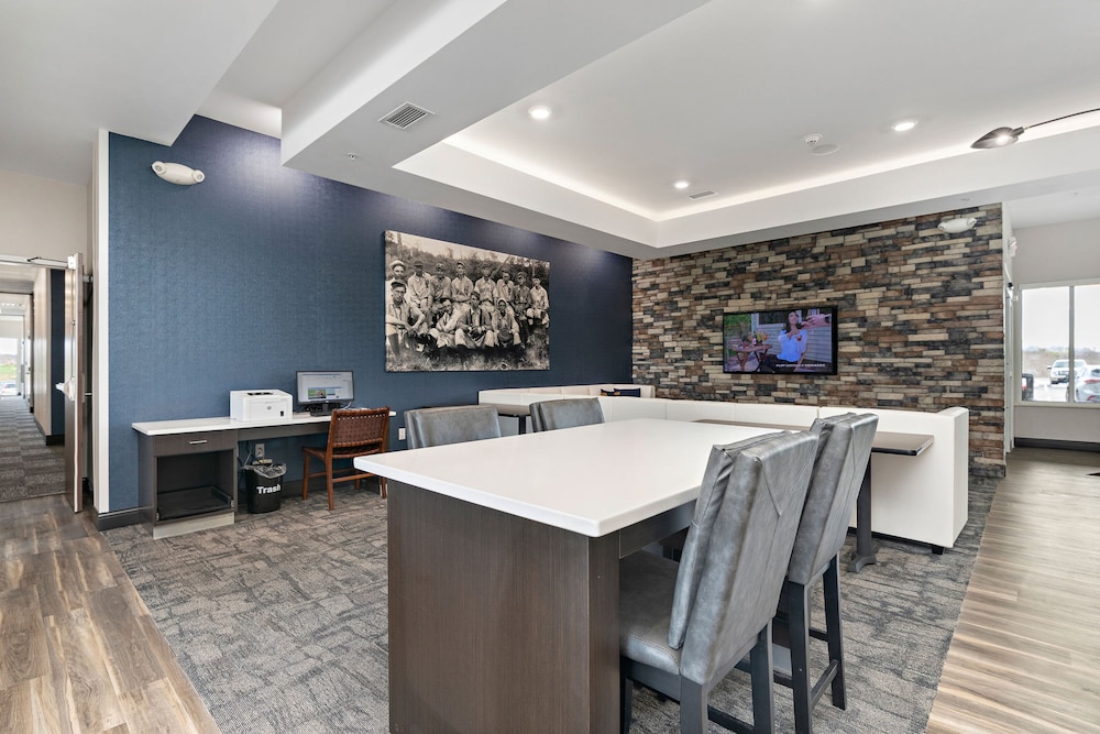 Holiday Inn Exp Parkville - photo 62