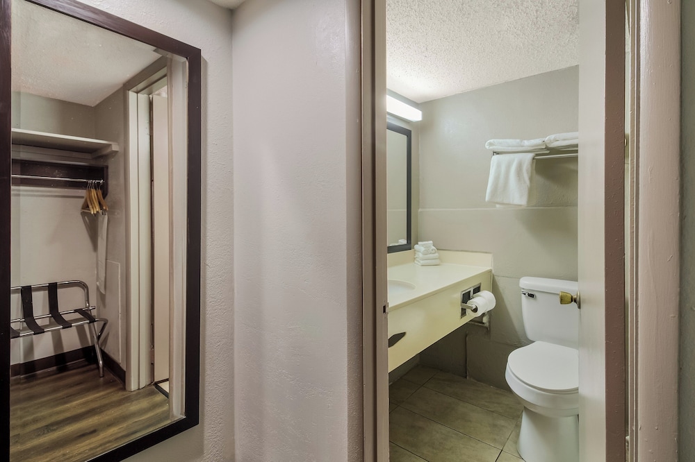Red Roof Inn New Stanton - photo 26