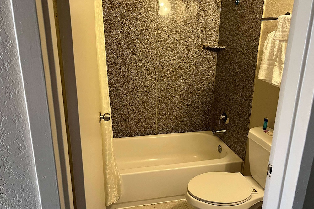 Baymont by Wyndham Odessa Highway 80 - photo 23
