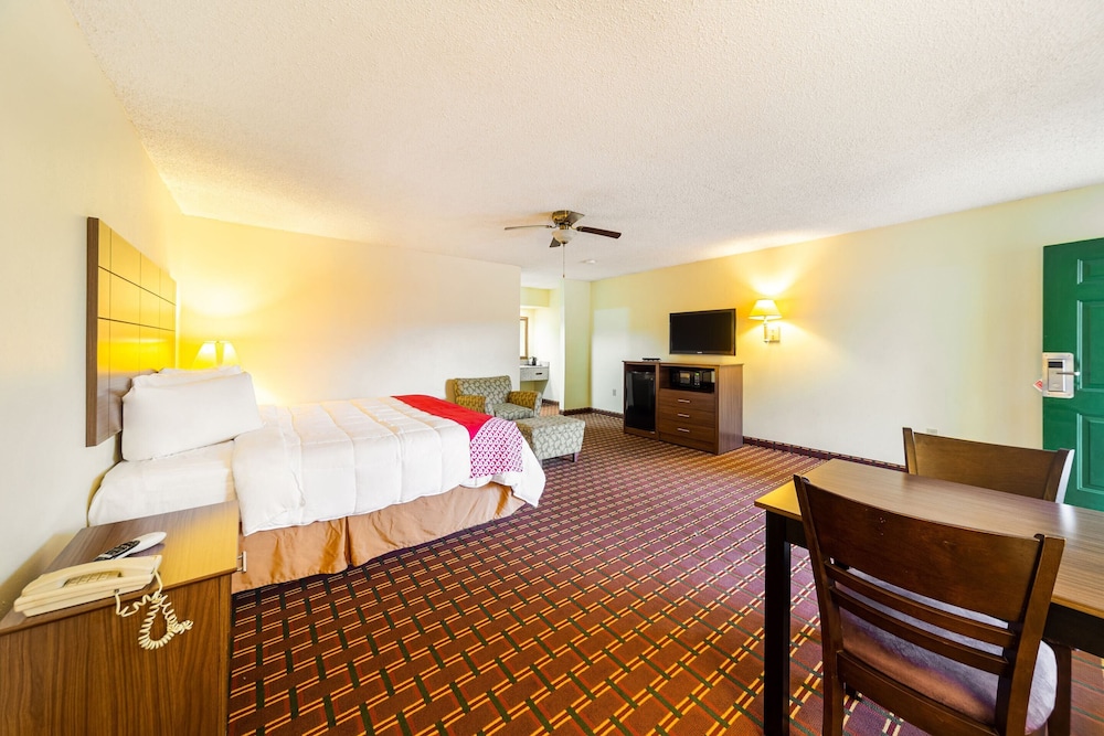Days Inn by Wyndham Atmore - photo 22