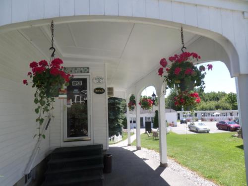 Claddagh Motel & Suites - photo 87