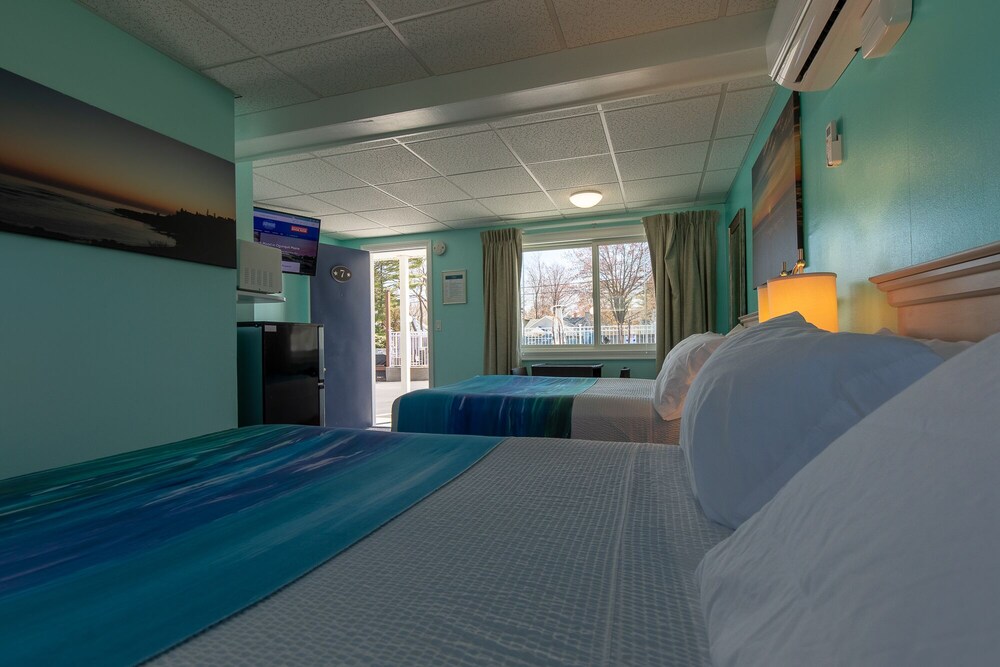 Footbridge Beach Motel - photo 25