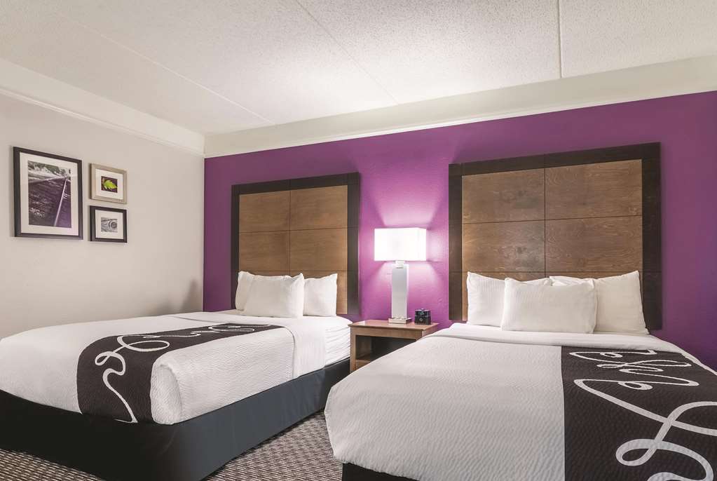 La Quinta Inn & Suites by Wyndham Alexandria Airport - photo 26