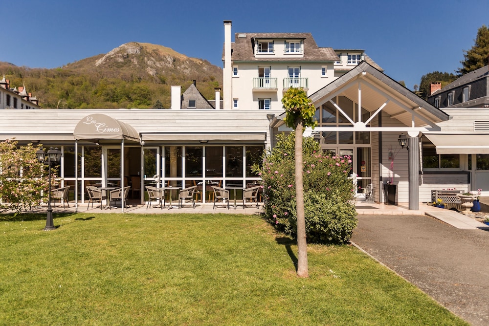 Logis Hôtel Les Cimes - carbon neutral hotel in Argeles-Gazost