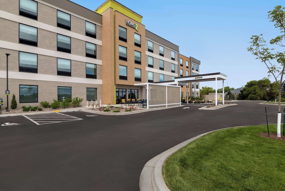 Home2 Suites by Hilton Sheboygan - carbon neutral hotel in Sheboygan