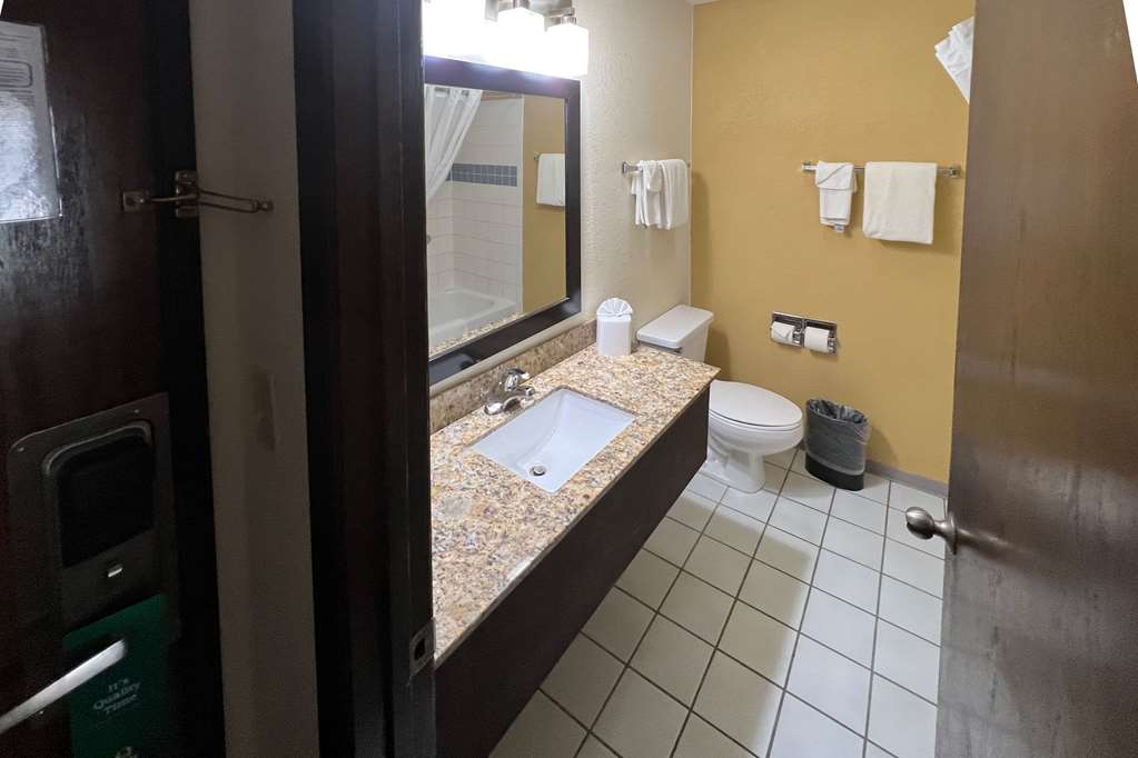 Quality Inn & Suites Farmington - photo 21