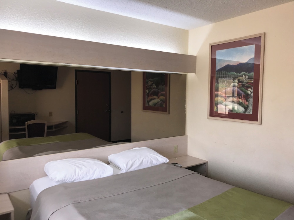 Chadron Inn & Suites - photo 8