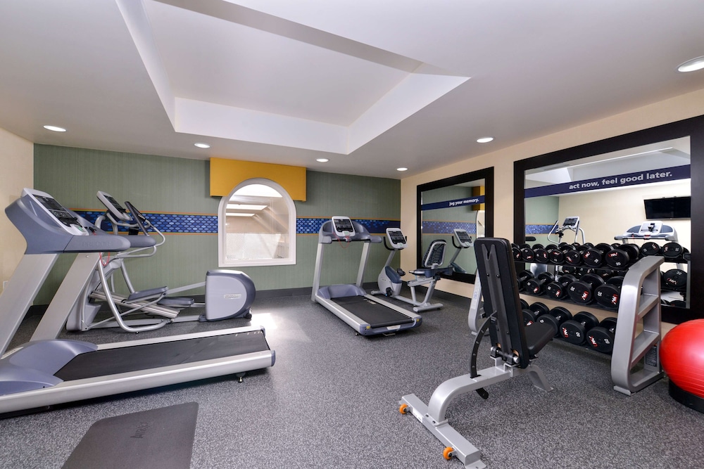 Hampton Inn Cartersville - photo 23