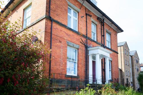 Queen Margarets Lodge