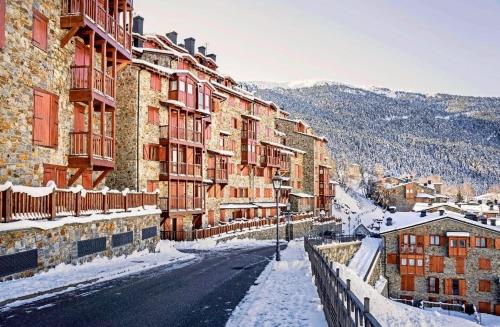 S Valle de incles Grandvalira free parking — 4-Star Luxury Hotel in Canillo, Andorra