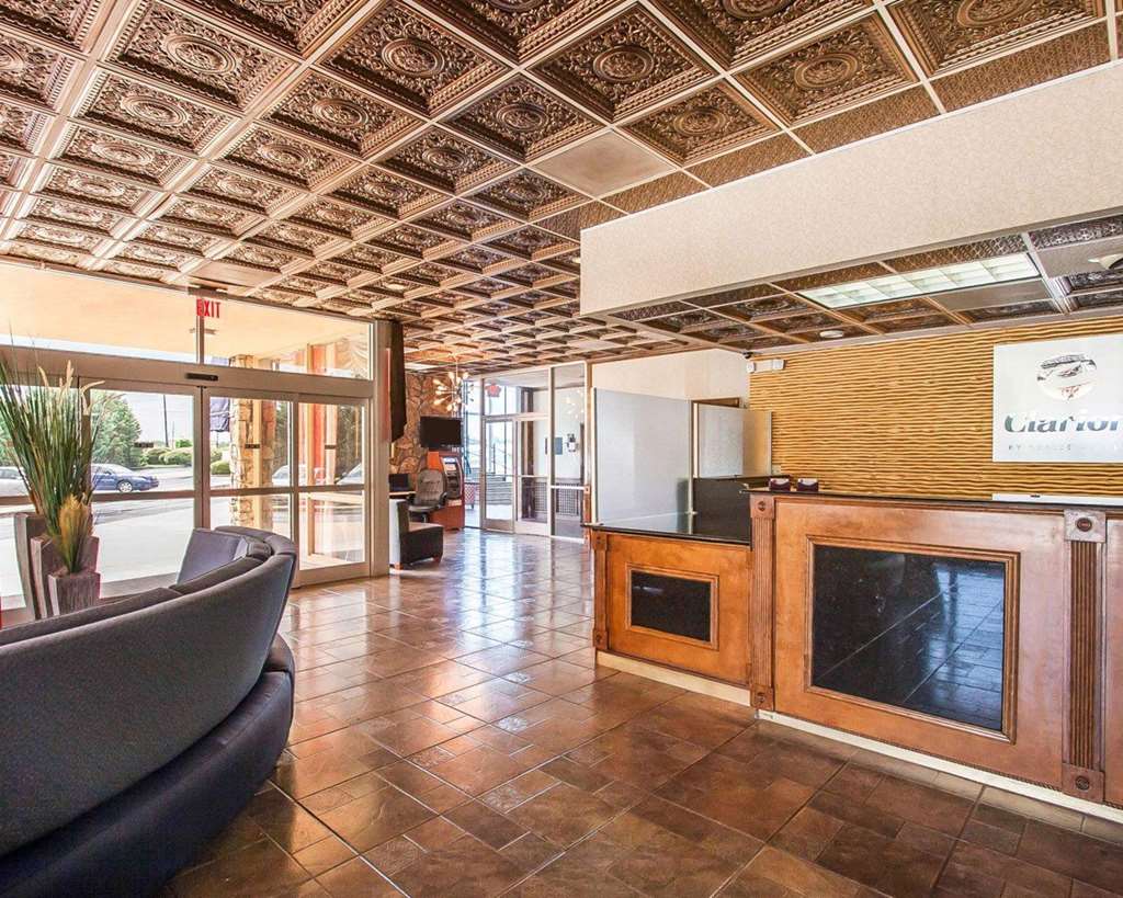 Clarion Inn & Suites University Center - photo 5