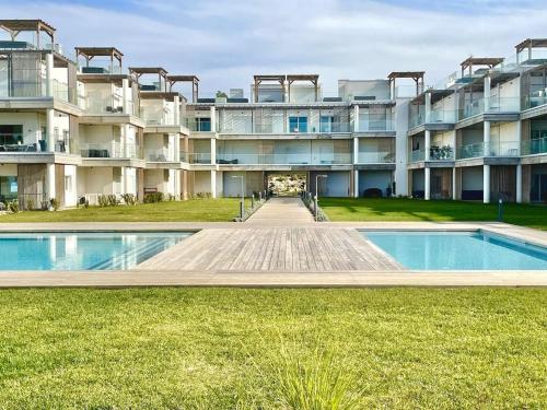 New Luxury Apartment Sea View with Pool & Gym — 4-Star Luxury Hotel in Nazare, Portugal