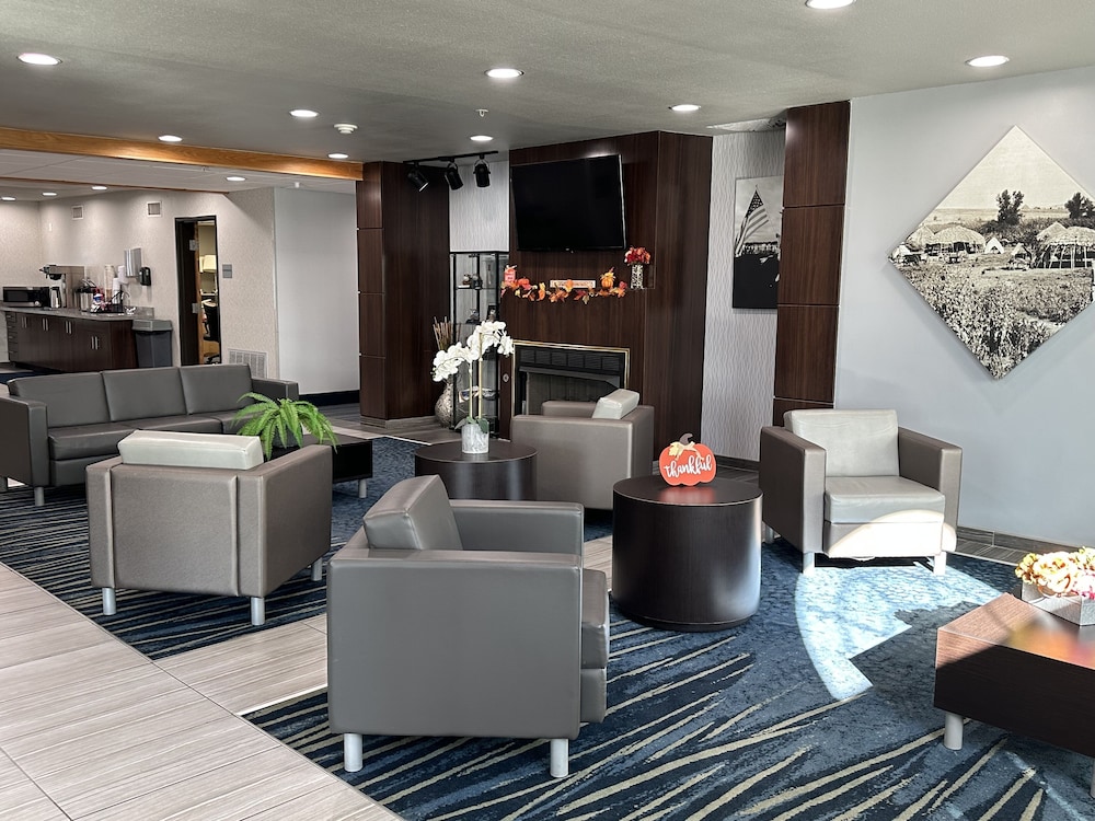 Sugar Creek Inn & Suites - photo 9