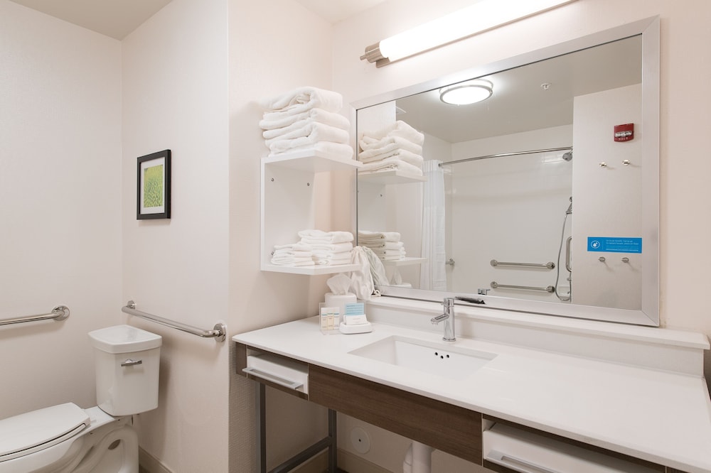 Hampton Inn & Suites Fayetteville - photo 28