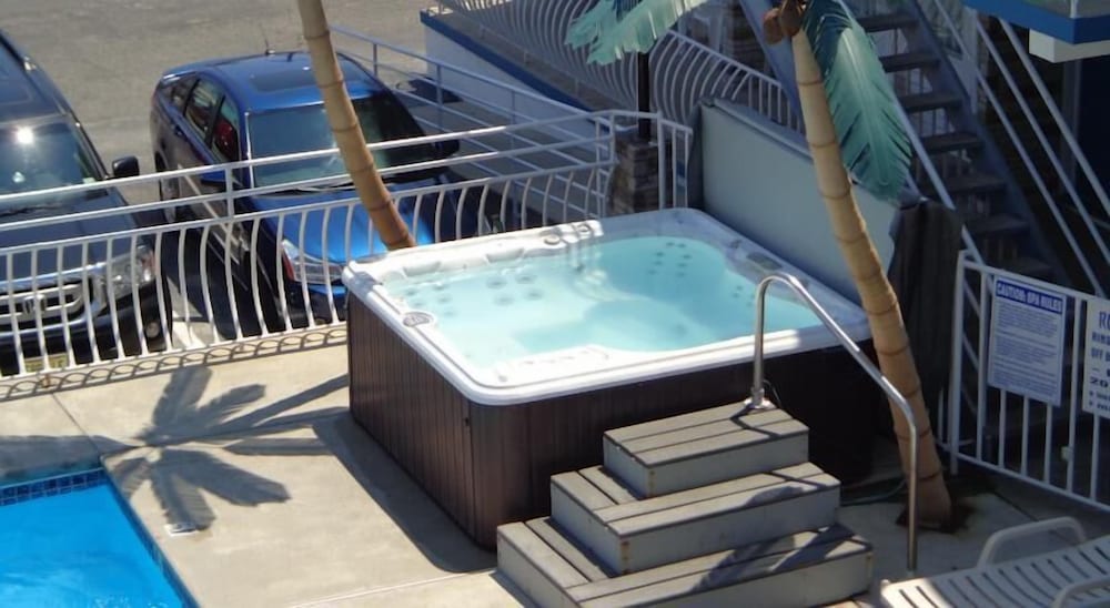 Quarterdeck Motel - photo 23