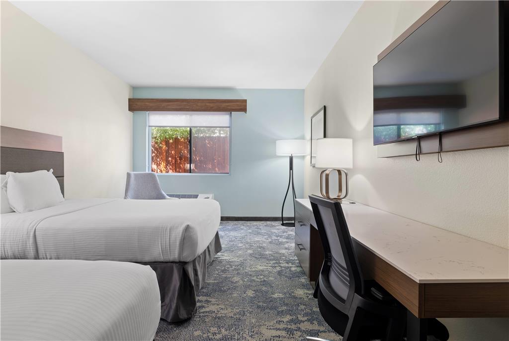 La Quinta Inn & Suites by Wyndham Santa Cruz - photo 33