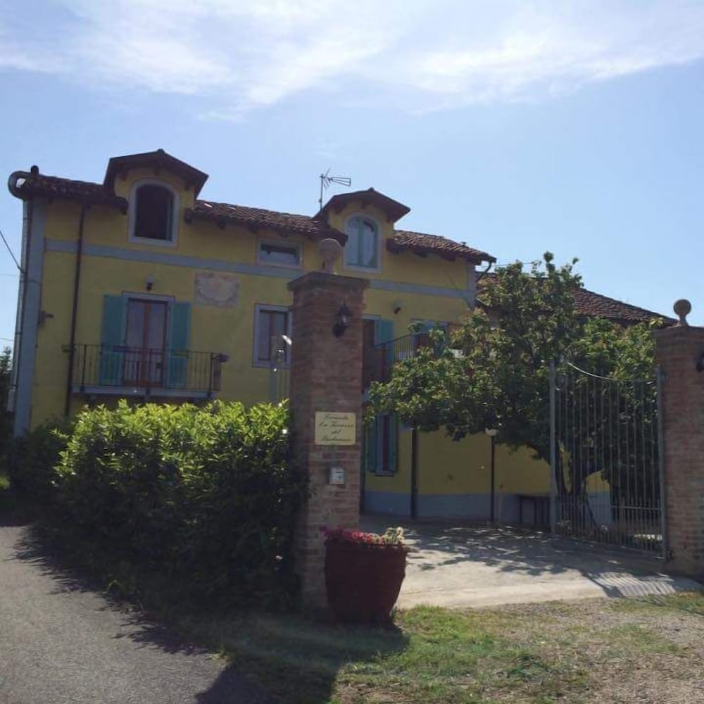 La Terrazza del Barbaresco in Neviglie, Italy