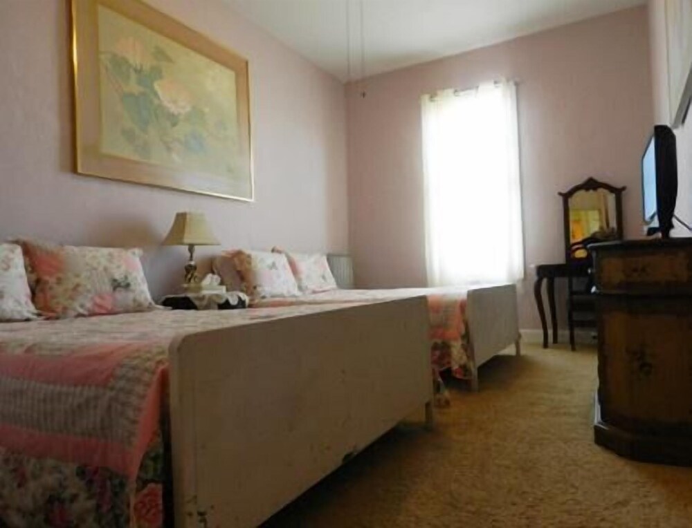 La Plaza Inn - photo 13