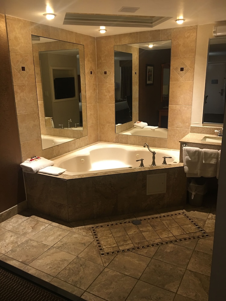 Ramada by Wyndham Rockville Centre - photo 40