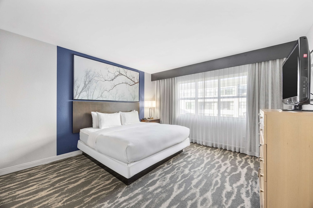 DoubleTree Suites by Hilton Hotel Huntsville South - photo 5