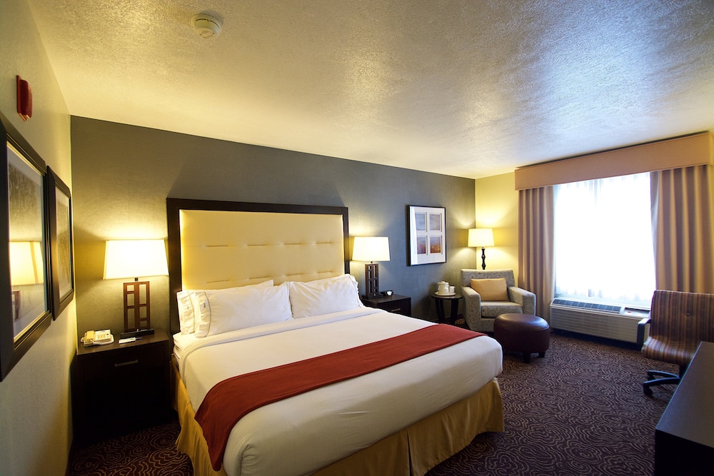 Holiday Inn Express & Suites Ogden by IHG - photo 7